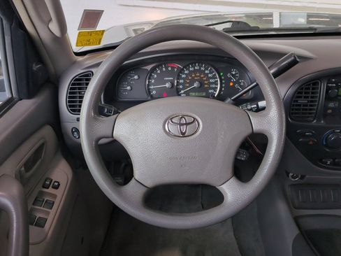 Used 2005 Toyota Sequoia SR5 AWD/4WD image 32