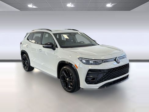 New 2026 Volkswagen Tiguan SE R-Line FWD image 7