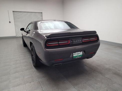 Used 2018 Dodge Challenger SXT image 6