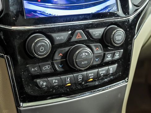 Used 2019 Jeep Grand Cherokee Overland AWD/4WD image 28
