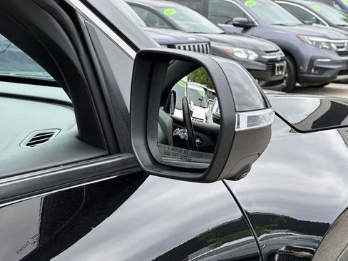 Used 2024 Chevrolet Traverse LT FWD image 29