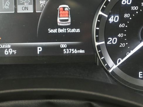 Used 2021 Toyota Highlander XLE AWD/4WD image 16