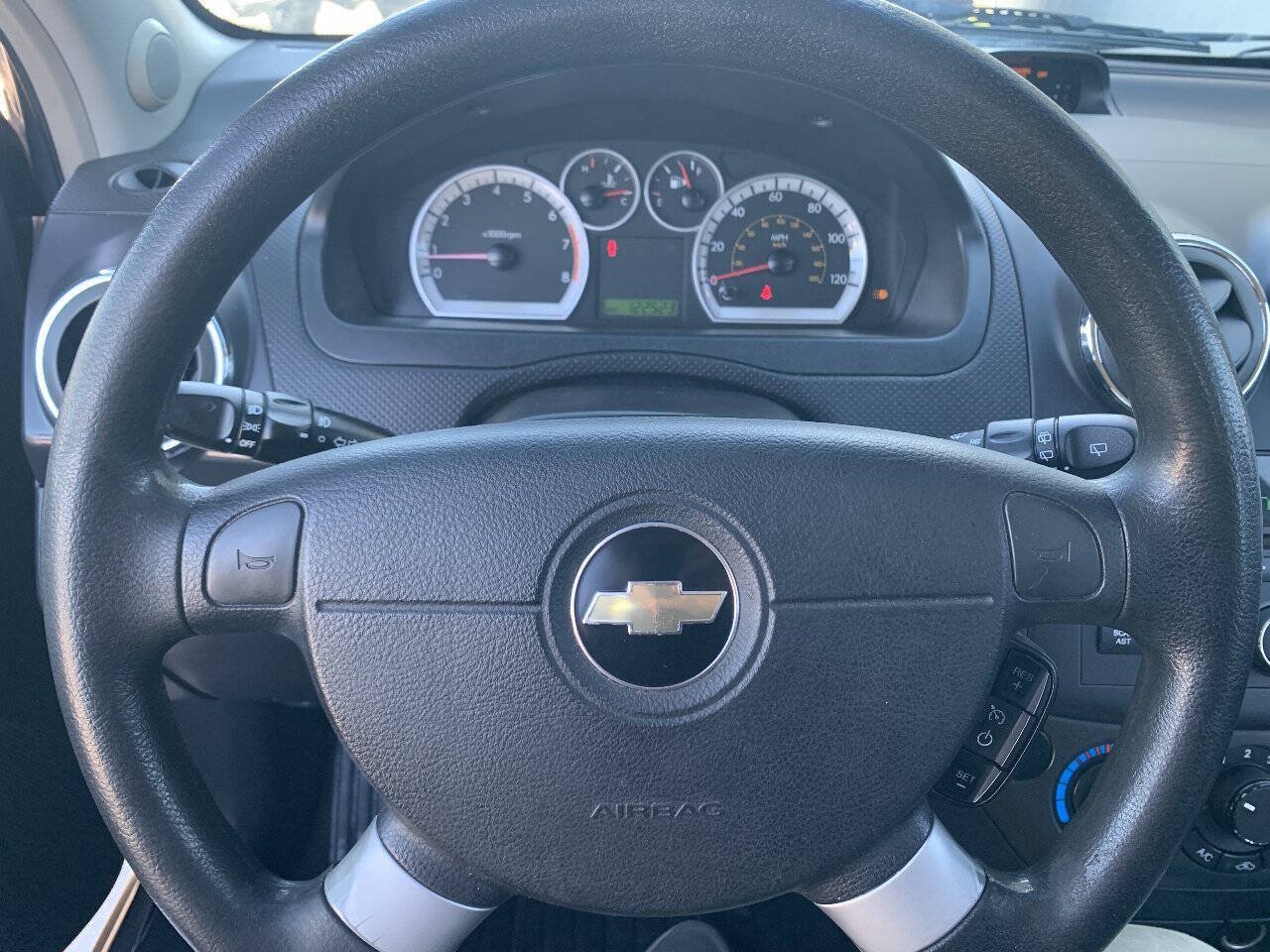 Used 2011 Chevrolet Aveo5 LT FWD image 16