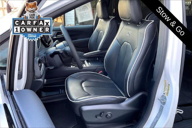 Used 2026 Chrysler Pacifica Limited w/ S Appearance Package FWD image 24