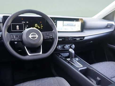 Used 2025 Nissan Kicks SV image 27