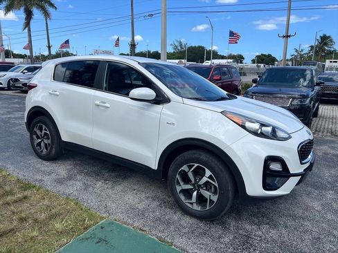 Used 2022 Kia Sportage LX image 4