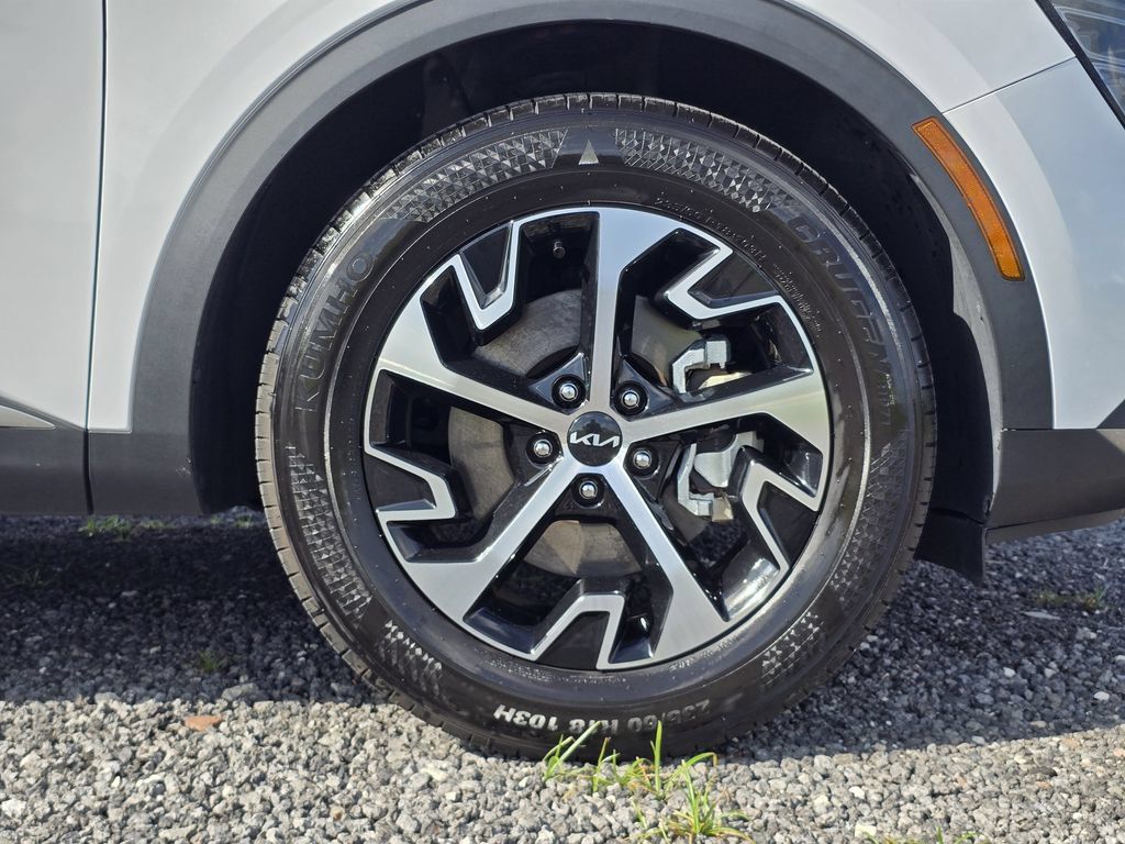 Certified 2025 Kia Sportage EX FWD image 13