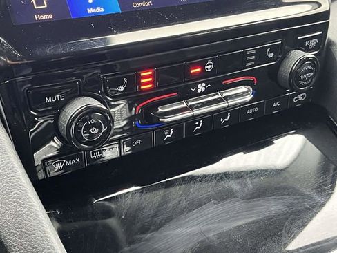 Used 2022 Jeep Grand Cherokee L Limited image 34