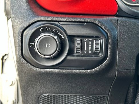 Used 2019 Jeep Wrangler Unlimited Rubicon w/ Cold Weather Group AWD/4WD image 15