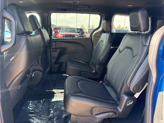 New 2027 Chrysler Pacifica Select AWD/4WD image 4