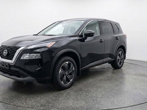 Used 2025 Nissan Rogue SV image 3