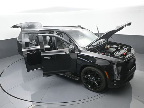 Used 2025 Cadillac Escalade ESV Sport w/ Touring Package image 83