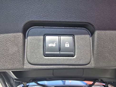 Used 2024 Nissan Rogue SV AWD/4WD image 10