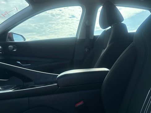 Used 2025 Hyundai Elantra SEL FWD image 36