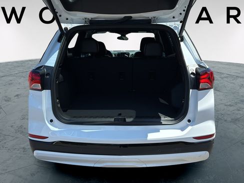 Used 2024 Chevrolet Equinox RS w/ RS Leather Package FWD image 10