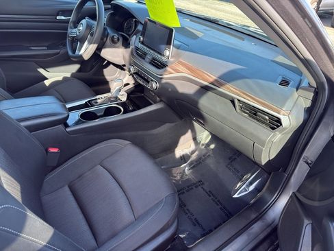 Used 2024 Nissan Altima 2.5 SV image 18