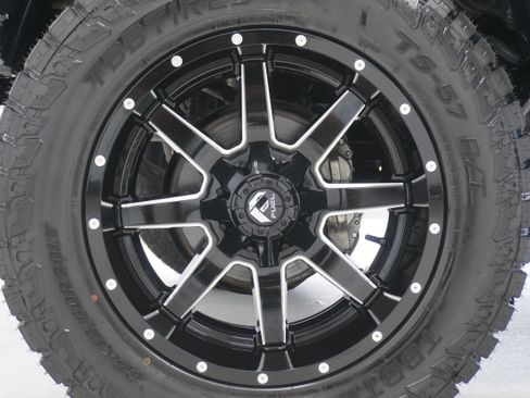 Used 2017 Toyota Tacoma TRD Off-Road w/ Tow Package (A/T) image 25