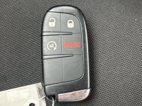 Used 2023 Jeep Renegade Latitude AWD/4WD image 23