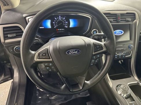 Used 2019 Ford Fusion SE image 10