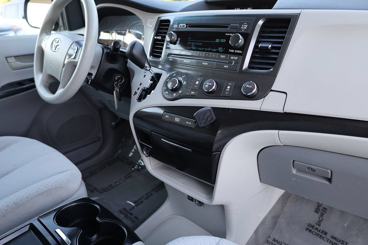 Used 2011 Toyota Sienna LE AWD/4WD image 20