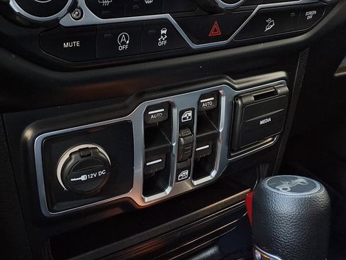 Used 2019 Jeep Wrangler Unlimited Sport image 10