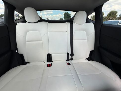 Used 2022 Tesla Model Y Long Range AWD/4WD image 16