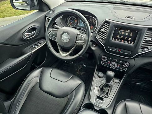 Used 2019 Jeep Cherokee Latitude Plus w/ Comfort/Convenience Group image 29