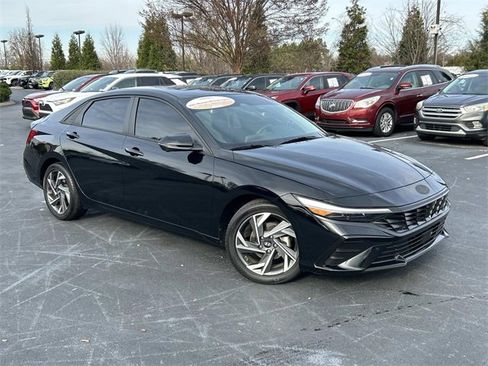 Used 2024 Hyundai Elantra Limited image 2