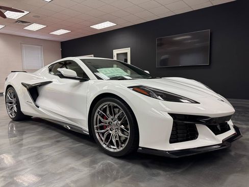 Used 2023 Chevrolet Corvette Z06 w/ Engine Appearance Package RWD image 8