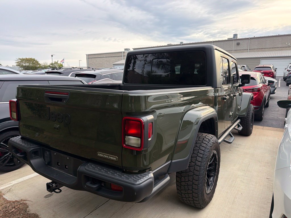 Used 2023 Jeep Gladiator Sport AWD/4WD image 3