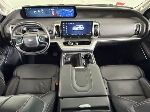 Used 2025 Ford Expedition Platinum image 22