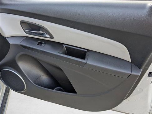 Used 2011 Chevrolet Cruze LT image 9