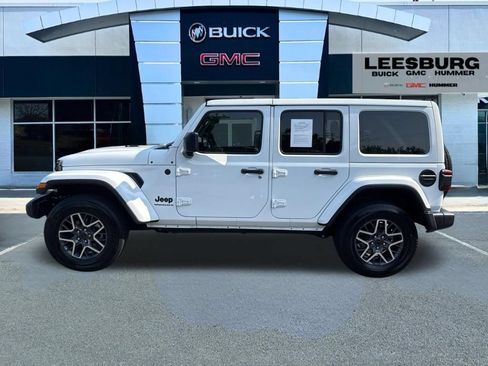 Used 2026 Jeep Wrangler Unlimited Sahara AWD/4WD image 4