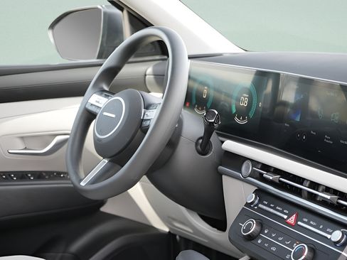 Certified 2026 Hyundai Tucson SE FWD image 12