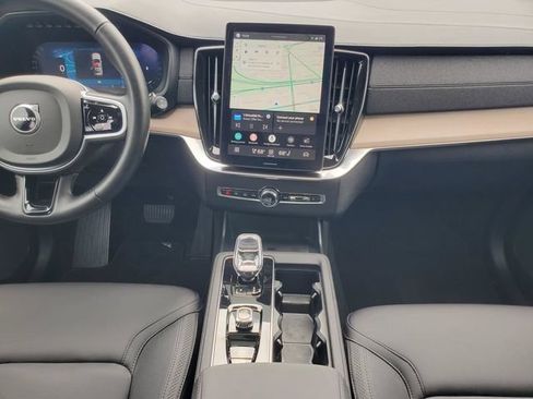 Certified 2025 Volvo XC90 B5 Plus AWD/4WD image 30
