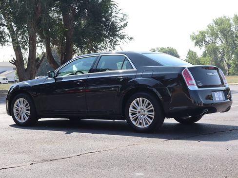 Used 2013 Chrysler 300 AWD w/ Driver Convenience Group image 7