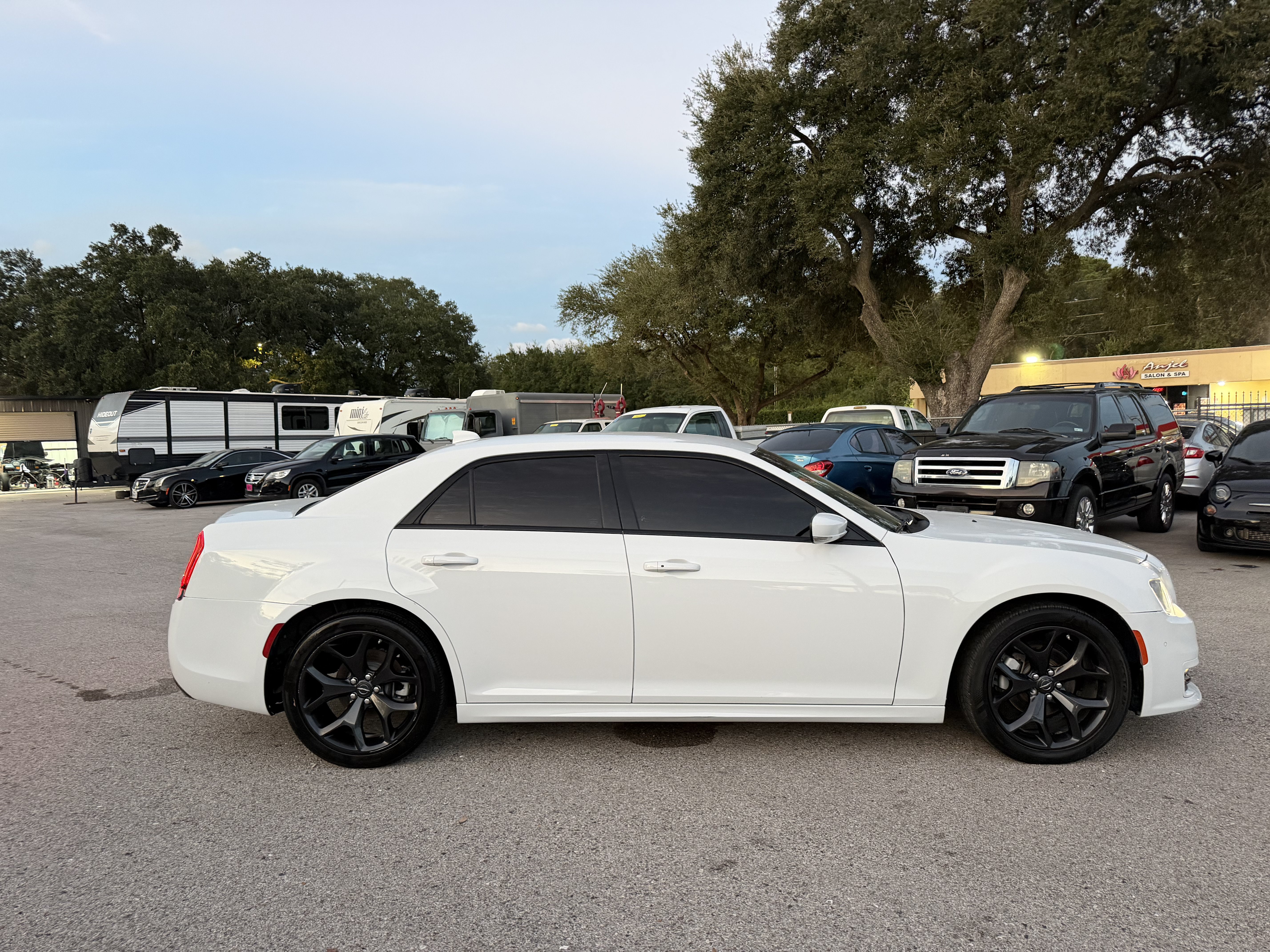 Used 2022 Chrysler 300 Touring L w/ Comfort Group RWD image 5