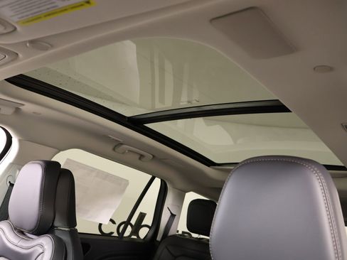 New 2026 Lincoln Aviator Reserve AWD/4WD image 16