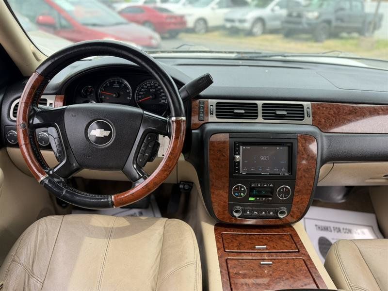 Used 2008 Chevrolet Suburban LTZ w/ LTZ Preferred Equipment Group AWD/4WD image 22