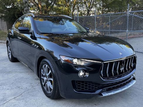 Used 2017 Maserati Levante w/ Luxury Package image 10