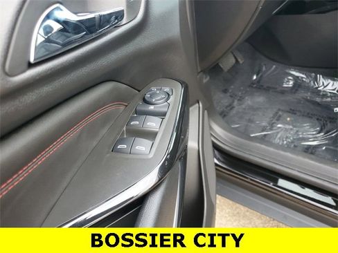 Certified 2025 Chevrolet Trax RS w/ Sunroof Package image 23