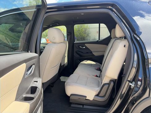 Used 2022 Chevrolet Traverse LS FWD image 21