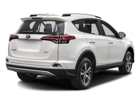 Used 2016 Toyota RAV4 XLE FWD image 2