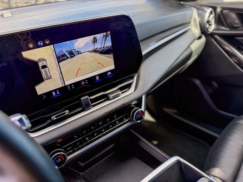 Used 2025 Chevrolet Equinox LT w/ Convenience Package II image 24