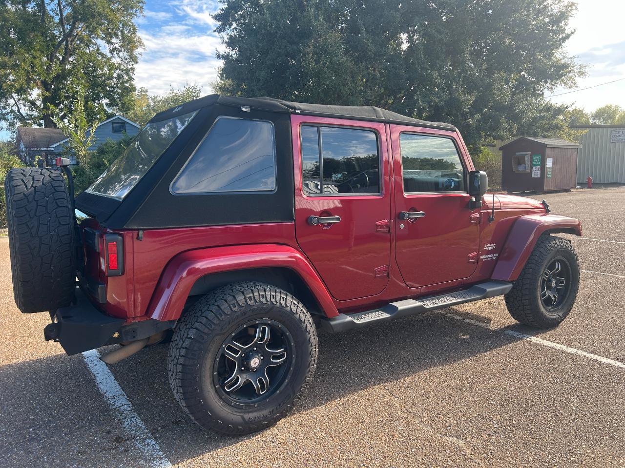 Used 2012 Jeep Wrangler Unlimited Sahara w/ Dual Top Group AWD/4WD image 4