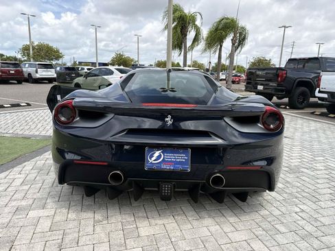 Used 2017 Ferrari 488 GTB RWD image 9