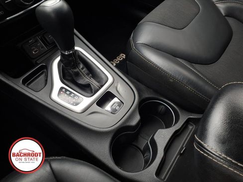 Used 2018 Jeep Cherokee Latitude Plus FWD image 15