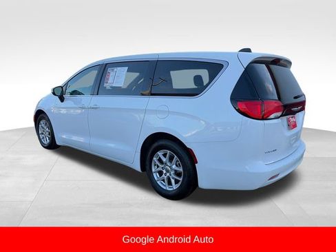 Used 2023 Chrysler Voyager LX image 5