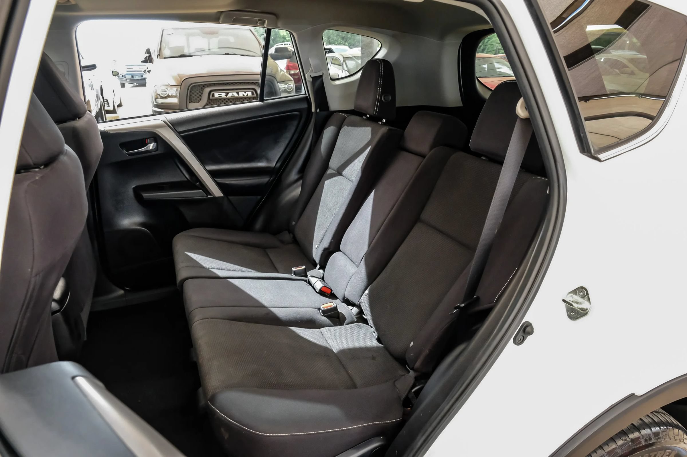 Used 2018 Toyota RAV4 XLE w/ Plus Extra Value Package FWD image 38