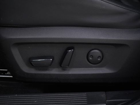 Used 2025 Nissan Rogue SV w/ SV Premium Package image 29